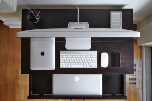 Apple-Heaven-Pretty-iPhone-iPad-Mac-Desk